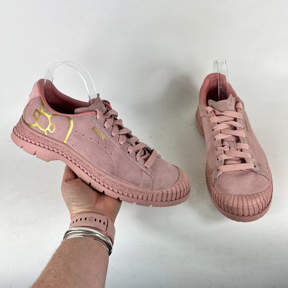 PUMA x Hello Kitty Utility Sneakers Womens 10 Pink Logo Athletic Shoes 372974-01 - Picture 1 of 12